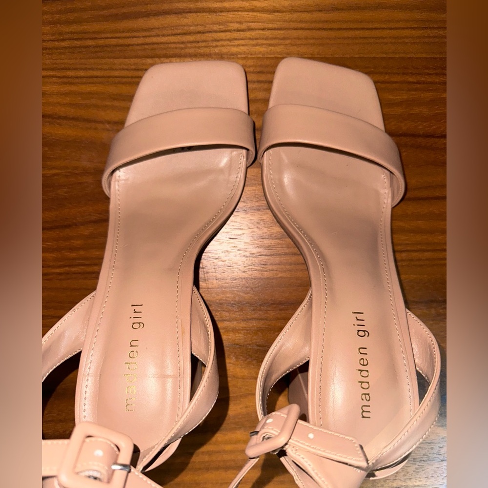 Madden Girl strappy sandals Sz 9.5